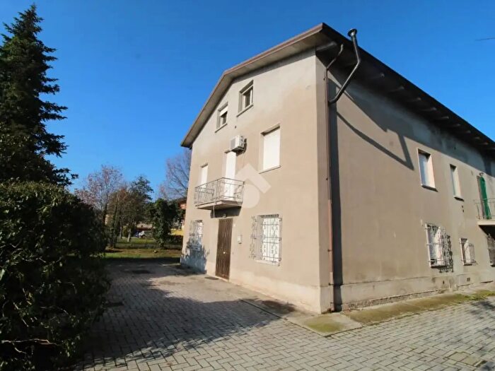 Casa quadrilocale in vendita in Via Tassone, Bagnolo In Piano