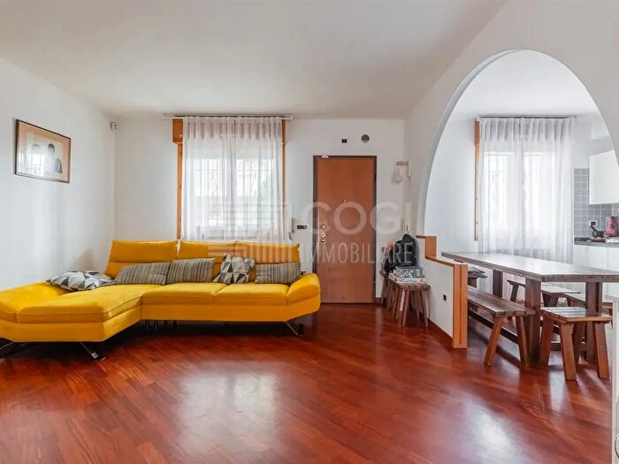 Casa con 5 locali in vendita in Imola