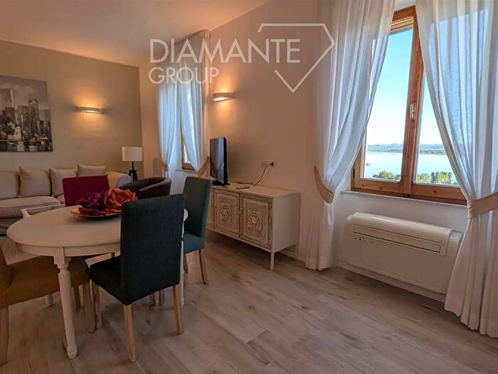 Appartamento trilocale in vendita in Castiglione Del Lago