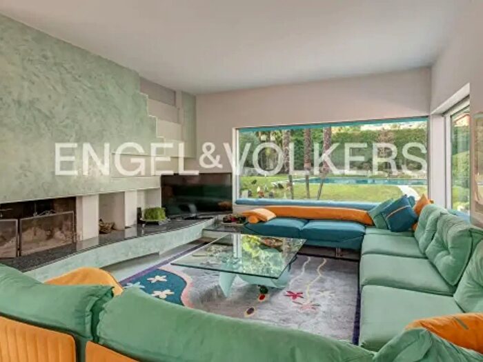 Casa con 6 locali in vendita in Via Como, Erba