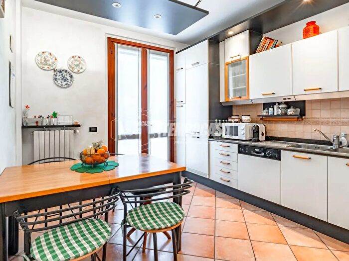 Appartamento trilocale in vendita in Via Nazario Sauro, Caronno Pertusella