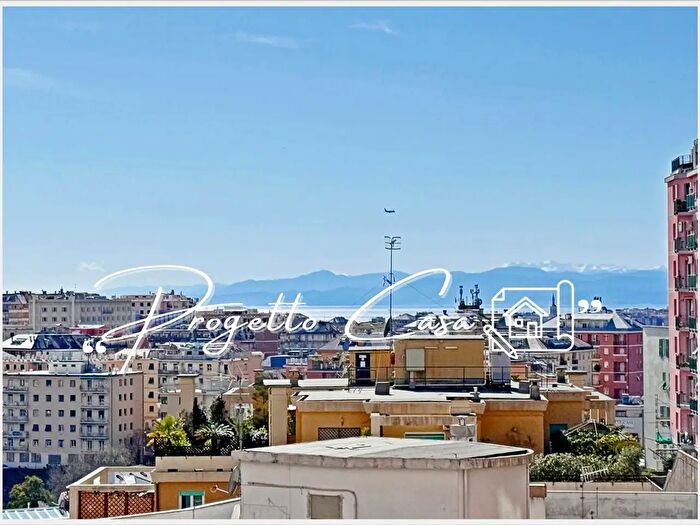 Appartamento con 6 locali in vendita in Via Sapeto, Genova