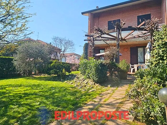 Casa quadrilocale in vendita in Via Cesare Cantù, Limbiate