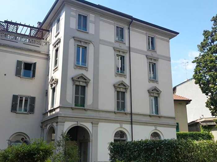 Appartamento trilocale in affitto in Corso di Porta Romana, Quadronno Crocetta, Milano