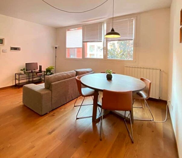 Appartamento trilocale in affitto in Via Arcivescovo Romilli, Corvetto, Milano