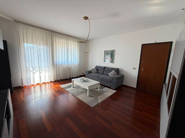 Appartamento bilocale in affitto in Via Eugenio Curiel, Famagosta, Milano