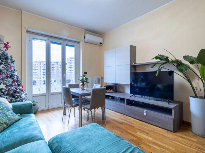 Appartamento trilocale in affitto in Corvetto, Milano