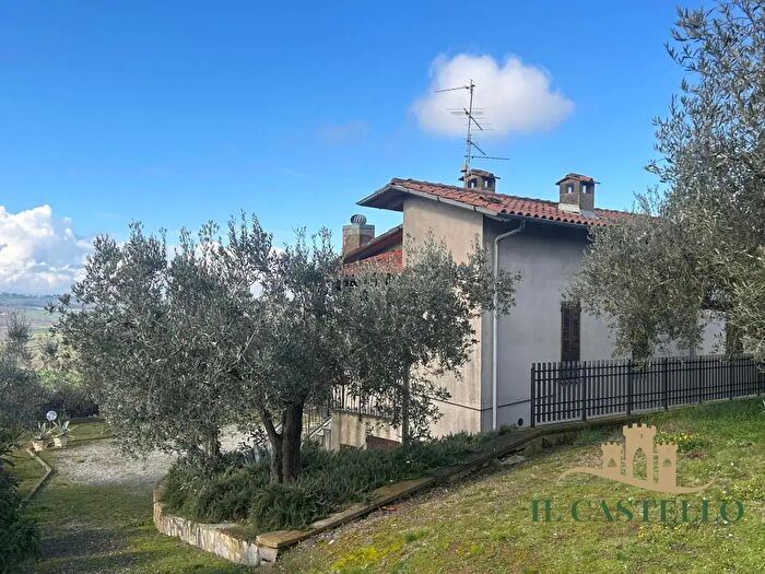 Casa con 6 locali in vendita in Borgarucci, Paciano
