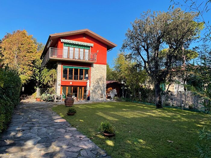 Casa con 6 locali in vendita in Le Versilia, Forte Dei Marmi