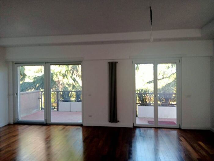 Casa con 5 locali in affitto in Via Sestriere, Cortina dAmpezzo, Roma