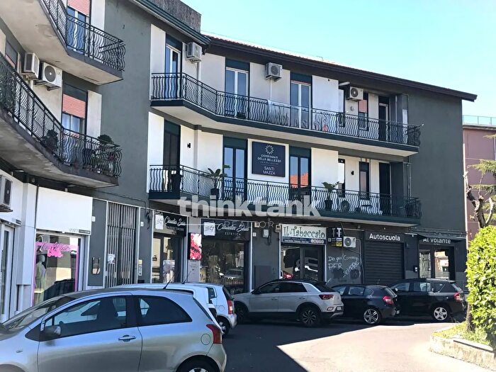 Appartamento con 5 locali in vendita in Piazza Dante Alighieri, Mascalucia