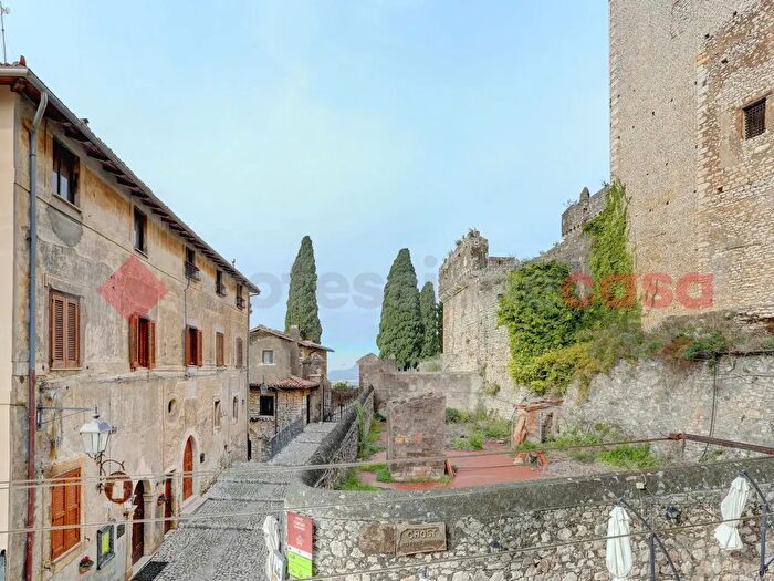Casa quadrilocale in vendita in Via Sotto Il Forte, Sermoneta