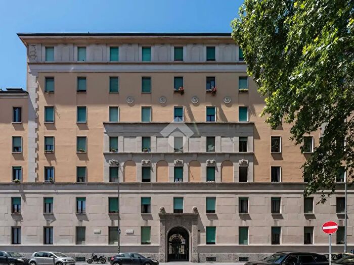 Appartamento trilocale in vendita in Piazza Giuseppe Grandi, Milano