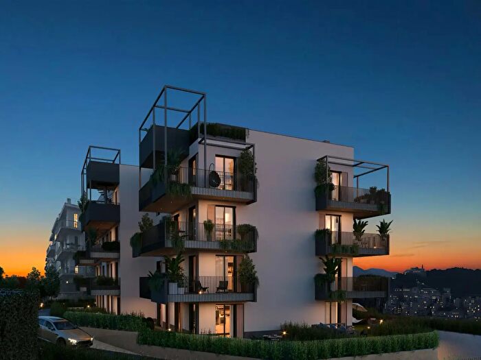 Appartamento trilocale in vendita in Via Montallegro, Genova