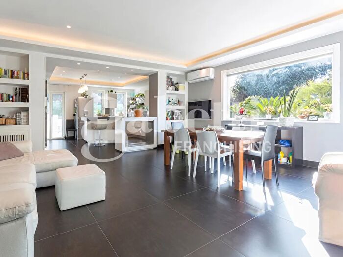 Casa con 5 locali in vendita in Via Marano Quarto, Marano Di Napoli