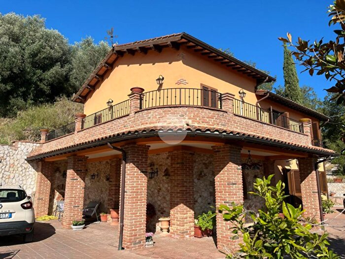 Casa quadrilocale in vendita in Vocabolo Madonna degli Angeli, Magliano Sabina