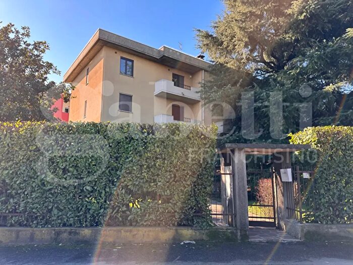 Appartamento trilocale in vendita in Via Palermo, Varedo