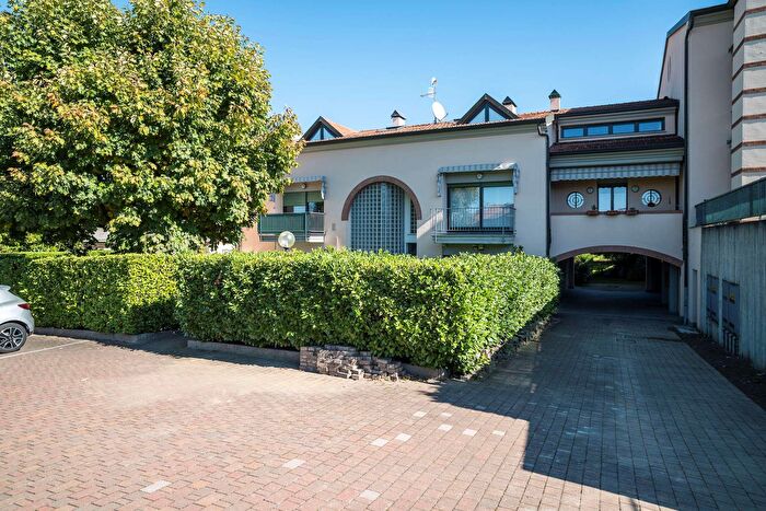 Appartamento trilocale in vendita in Via Risorgimento, Buguggiate