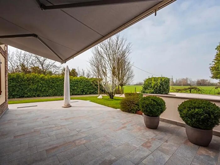 Casa con 5 locali in vendita in Corso Martiri, Castelfranco Emilia