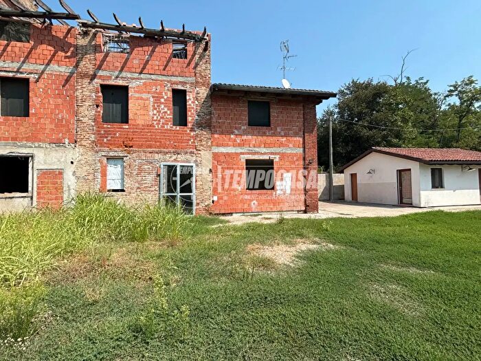 Casa con 6 locali in vendita in Via Guglielmo Cavalli, Casale Monferrato
