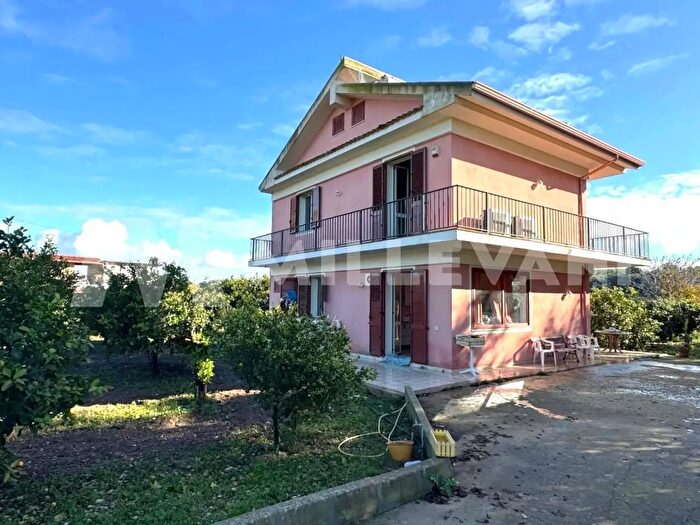 Casa quadrilocale in vendita in Noto