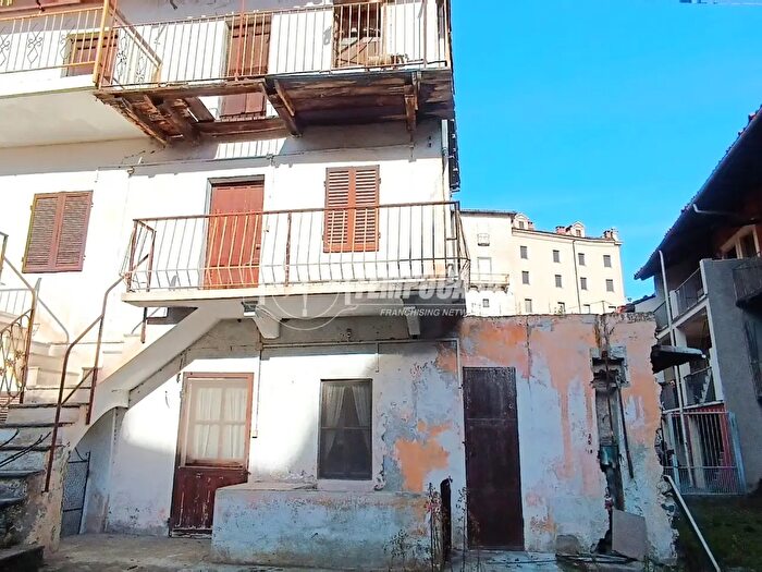 Appartamento con 8 locali in vendita in Fiorano Canavese