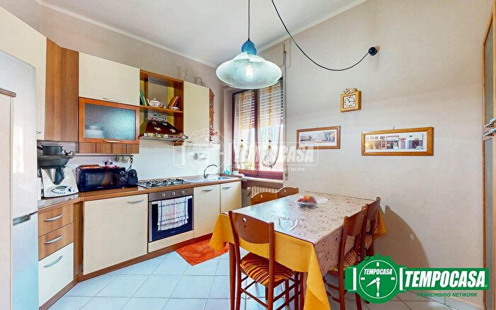 Appartamento trilocale in vendita in Via Giovanni Testone, Alessandria