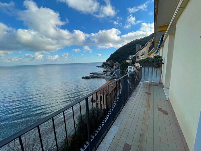 Appartamento trilocale in affitto in Via Aurelia, Centro, Noli