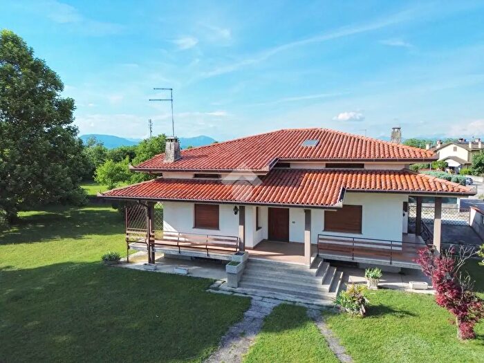 Casa con 15 locali in vendita in Via di Coz, Coseano