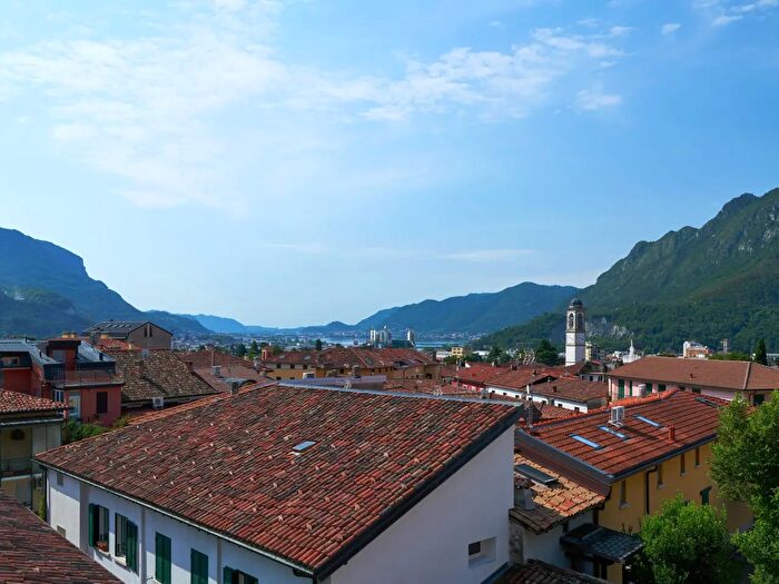 Appartamento quadrilocale in vendita in Via Anzio, Lecco