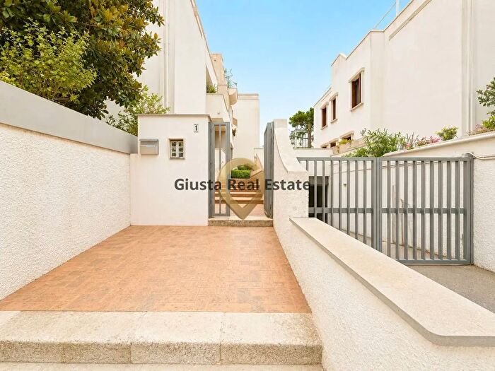 Appartamento con 5 locali in vendita in Via Ruggiero Flores, Brindisi