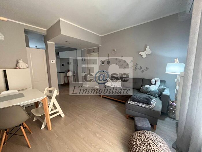 Appartamento trilocale in affitto in Via Achille Grandi, Semicentro, Vimercate