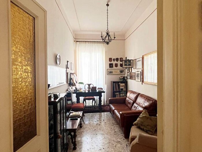 Appartamento con 5 locali in affitto in Via Postumia, Trieste Coppedè, Roma