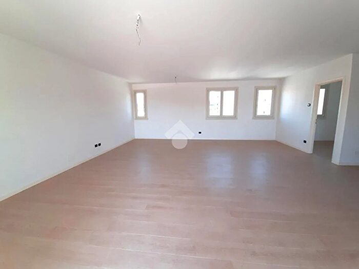 Appartamento quadrilocale in vendita in Via Salvioni, Bergamo