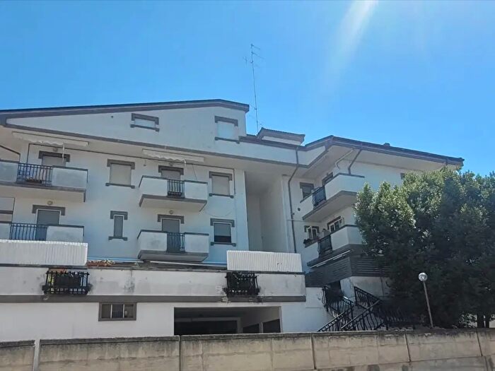 Appartamento con 5 locali in vendita in Via degli Ernici, Chieti