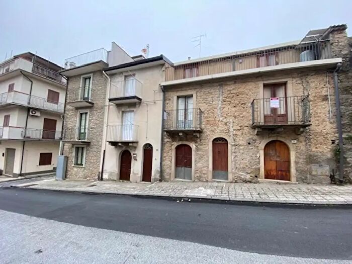 Casa con 5 locali in vendita in Via Etna, Montalbano Elicona