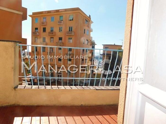 Appartamento quadrilocale in vendita in Via Napoli, Genova