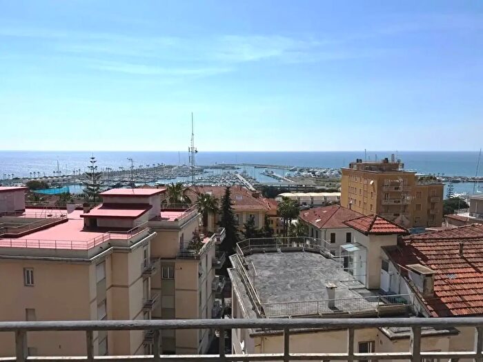 Appartamento con 5 locali in vendita in Viale Matteotti, Imperia