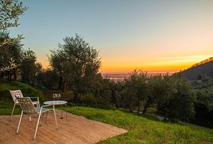 Casa con 6 locali in vendita in Massarosa