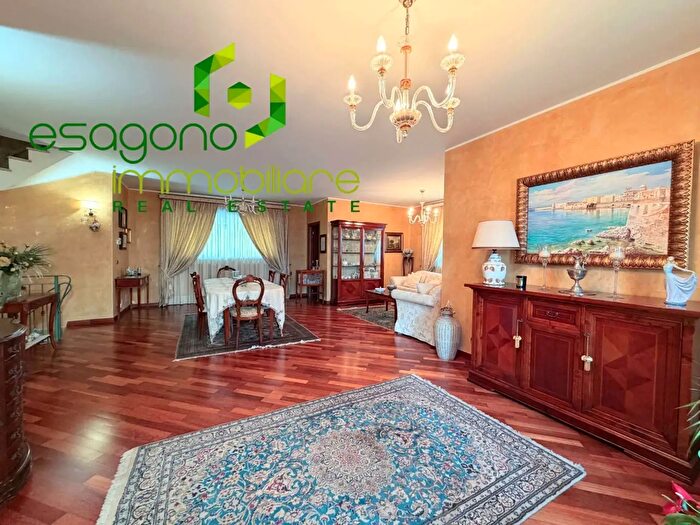 Casa con 6 locali in vendita in Siracusa