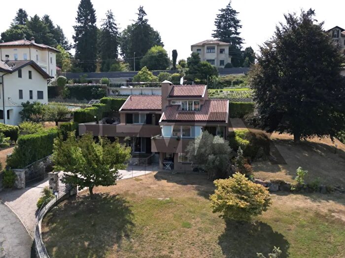 Casa con 6 locali in vendita in Via Gasparotto B, Cantello