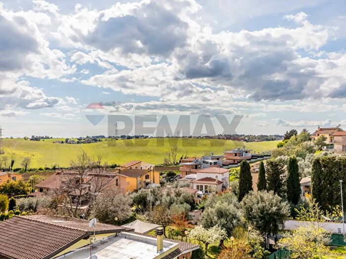 Appartamento quadrilocale in vendita in Via Don Umberto Terenzi, Roma