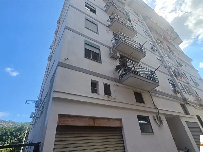 Appartamento trilocale in affitto in Palermo