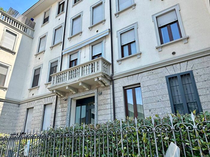 Appartamento trilocale in affitto in Corvetto, Milano