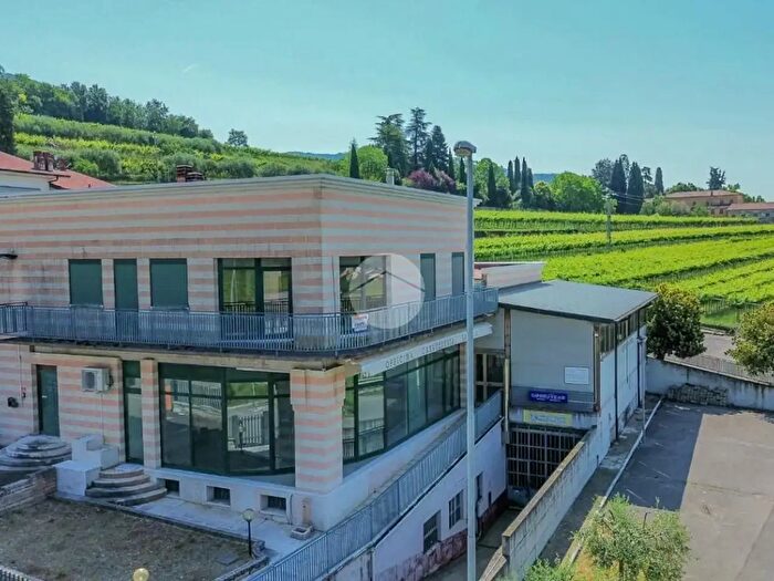 Appartamento quadrilocale in vendita in Via Volpare, Negrar