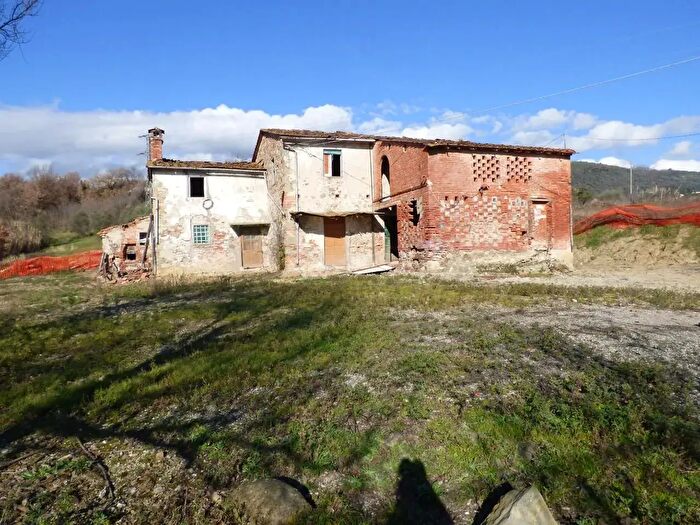 Casa con 5 locali in vendita in Pescia