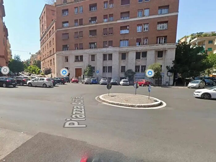 Appartamento trilocale in vendita in Roma