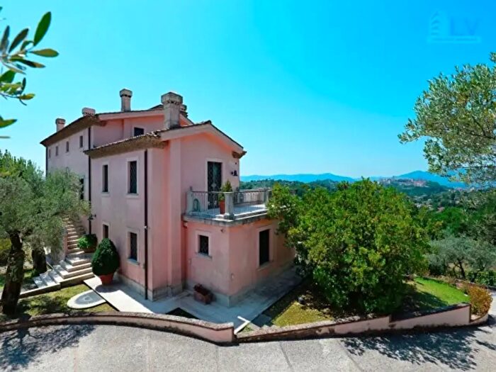 Casa con 6 locali in vendita in Via Bagni, Frosinone