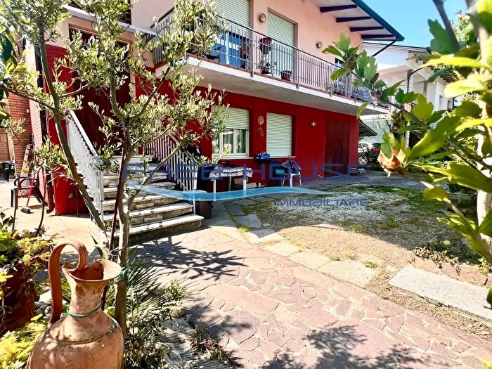 Casa con 8 locali in vendita in Via Monte Amiata, Cervia