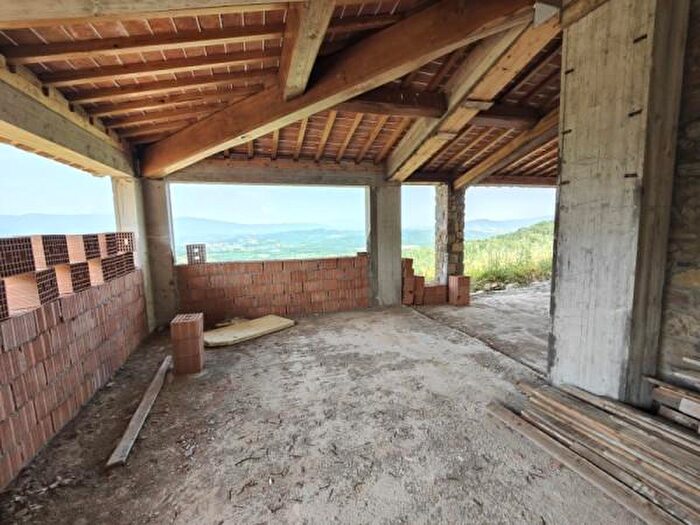 Casa con 5 locali in vendita in Bucine